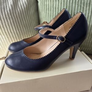 Elegant Navy Mary Jane Heels